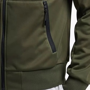 Chaqueta Softshell Verde Oliva con Capucha, Cierre de Cremallera, Resistente al Agua, Cuello Alto, Bolsillos, Corte Regular, para Todas las Estaciones, Ropa de Exterior - Product Image 3