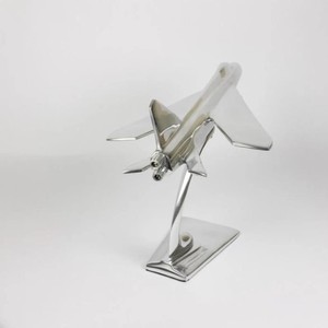 Modèle de bureau sculpté en aluminium, avion de chasse électrique anglais, ornements d'avion en métal argenté faits à la main avec des courbes - Product Image 2