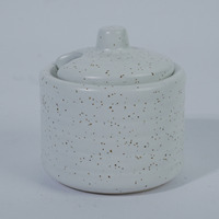 Tarro Pequeño para Condimentos de Cerámica Blanca con Diseño de Puntos, Marca Agung Keramik, con Tapa y Ranura para Cuchara, 6x6cm, Modelo D-1628, para Restaurantes y Hoteles