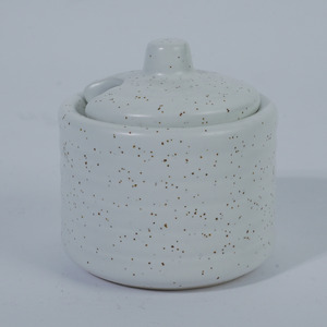 Pot à épices en céramique blanc moucheté Togarashi avec couvercle et emplacement pour cuillère 6x6cm pour la restauration, les hôtels, la vaisselle de table et le service des épices - Product Image 4