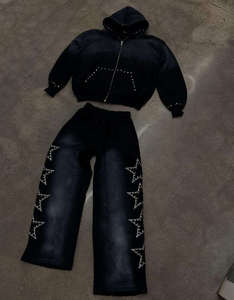 Conjunto de chándal de dos piezas negro con estrellas tachonadas, sudadera corta con capucha y cremallera, pantalones de pierna ancha, estilo urbano - Product Image 2