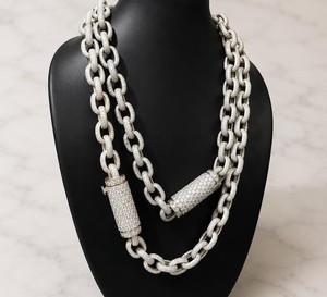 Cadena Cubana de Lujo en Plata de Ley 925 con Baño de Rodio y Diamantes Moissanite VVS Brillantes, Cadena Elegante para Uso Unisex - Product Image 1