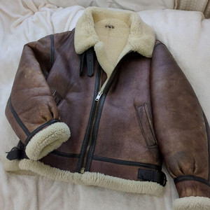Chaqueta de Piel de Oveja de Diseño para Hombre, Prenda Exterior de Lujo, Chaqueta de Piel de Oveja Estilo Shearling, Cálida y Resistente - Product Image 2