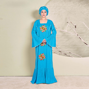 Caftán bordado en rayón con diseño de motivos llamativos, dobladillo fruncido, mangas acampanadas anchas y elegante silueta de longitud completa. - Product Image 6