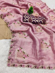 Sari en soie brodé de fleurs élégantes avec bordure ajourée et chemisier Banarasi – Tenue de fête - Product Image 3