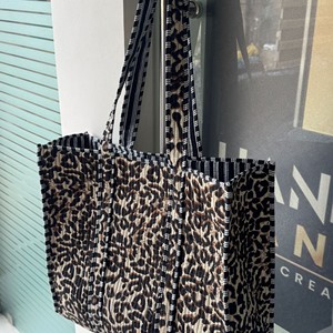 Sac fourre-tout matelassé en coton fait main pour femme, sac à bandoulière de luxe avec motif rayé imprimé, sac à main tendance pour femme - Product Image 4