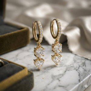 Pendientes colgantes tipo huggie y colgantes lineales de oro de 1.40 CTW con diamantes cultivados en laboratorio, corte redondo/corazón, engaste de púas/pavé, color E-F, certificados - Product Image 2