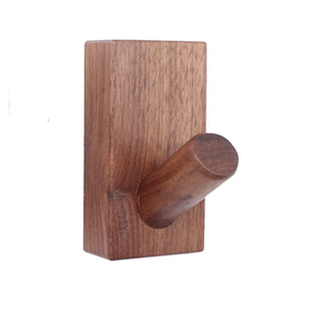 Este juego de ganchos de pared minimalistas de madera de haya es la combinación perfecta entre la calidez orgánica y la funcionalidad moderna. - Product Image 4