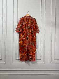 Peignoir Kimono Floral Élégant Rouge Fait Main en Coton pour Femme, Léger, Vêtement de Nuit d'Été avec Logo Avant - Product Image 4