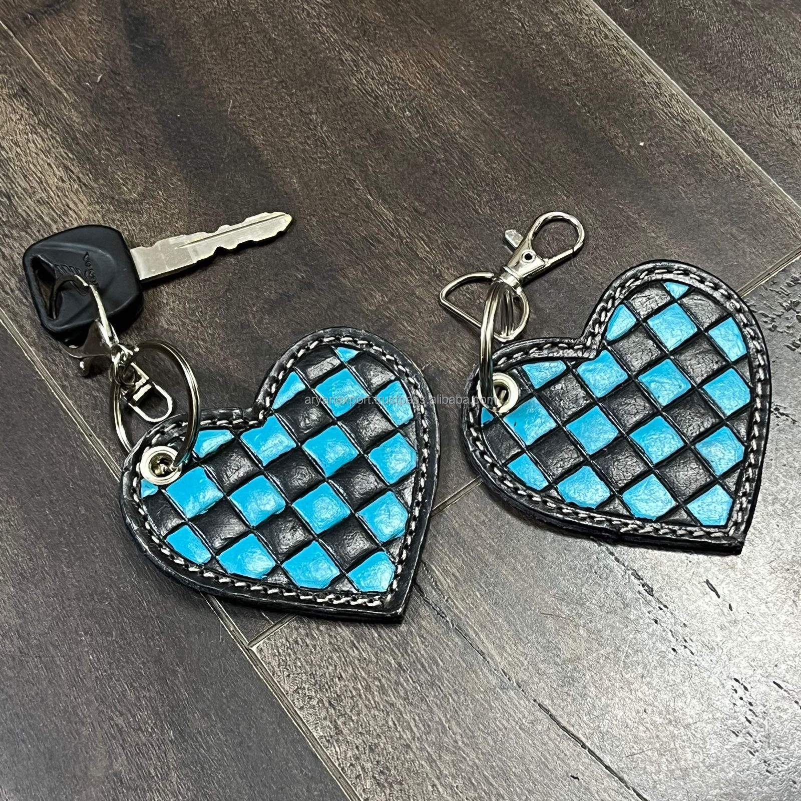 ลายตารางสีเทอร์ควอยซ์และดำ