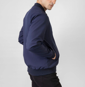 เสื้อแจ็คเก็ตบอมเบอร์ผู้ชายแบบสปริงสั่งทำขายส่ง OEM คุณภาพสูง สีน้ำเงินกรมท่า แห้งเร็ว ปรับแต่งด้านหน้าได้ สไตล์ลำลองแนวสตรีทแวร์ กันลม - Product Image 2