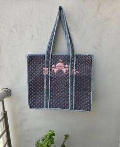 Bolso Tote Acolchado de Algodón Jaipuri, Ecológico, Hecho a Mano, con Estampado de Bloques, Asas a Rayas, Amplio, con Cordón Ajustable - Product Image 3