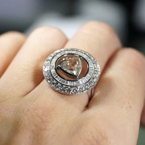 แหวนเพชรทรงสามเหลี่ยมมอสซาไนต์ รุ่นคลาสสิค สำหรับผู้หญิง เงินแท้ 925 ของแท้ เหมาะสำหรับงานวันเกิด งานเลี้ยง และเป็นของขวัญสำหรับคนรัก - Product Image 2