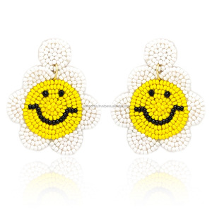 ต่างหูคริสตัลรูปดอกเดซี่น่ารัก ประดับด้วยคริสตัล งานแฮนด์เมด เครื่องประดับเก๋ๆ สำหรับผู้หญิงและเด็กผู้หญิง สไตล์โบฮีเมียน ทันสมัย เหมาะสำหรับงานเทศกาล - Product Image 1