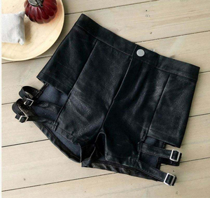 Shorts en cuir PU taille haute pour femme avec ceinture, coupe ajustée, style motard, couleur unie, tendance - Product Image 3