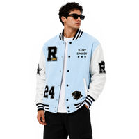 Veste varsity bleu clair pour homme avec lettre R noire et patch panthère, coupe classique, col rabattu, design brodé