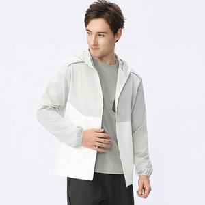 ผู้ผลิต OEM รับผลิตตามสั่ง ชุดวอร์มไนลอนสตรีทแวร์ กางเกงจ็อกเกอร์ เสื้อแจ็คเก็ตกันลมแบบมีซิปสะท้อนแสงสำหรับผู้ชาย - Product Image 5