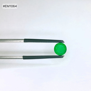 Esmeralda Zambiana 100% Natural 3A, Redonda Facetada, 1.42ct, Color Uniforme y Calidad Premium, Gema Suelta para Joyería Personalizada - Product Image 1