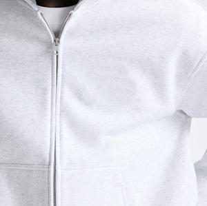 เสื้อฮู้ดดี้ผู้ชายทรงบ็อกซี่ น้ำหนัก 360 กรัม สีดำ ซิปหน้า พิมพ์โลโก้ ผ้าโพลีเอสเตอร์/คอตตอน ทรงโอเวอร์ไซส์ ซักแล้ว รักษ์โลก - Product Image 3