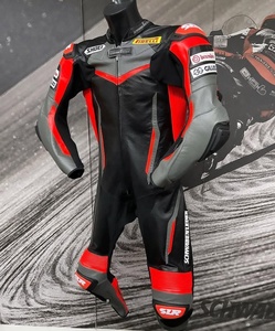 Combinaison de course pour moto en cuir lourd de qualité supérieure, respirante, poids du tissu 300g, fabriquée au Pakistan, options personnalisables - Product Image 1