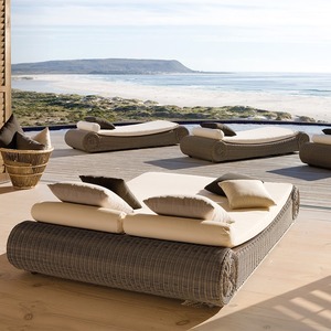 Chaise longue d'extérieur moderne avec structure en teck massif et coussin en polyester pour villa et patio - Product Image 3