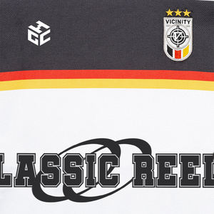 Maillot de football personnalisé pour hommes par sublimation – T-shirt de football rétro noir et blanc – Tenue de sport professionnelle respirante pour l'entraînement en équipe - Product Image 3