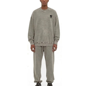 ชุดวอร์มแบบย้อมสีเอซิดสำหรับผู้ชาย พร้อมเสื้อสเวตเชิ้ตและกางเกงจ็อกเกอร์ ดีไซน์ทันสมัยและสวมใส่สบาย เหมาะสำหรับสตรีทแวร์ ลำลอง และออกกำลังกาย - Product Image 1