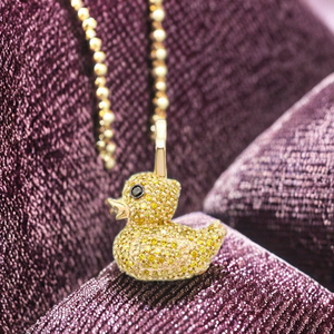 Colgante de Dibujos Animados de Pato de Goma con Moissanita, Diseño Elegante y Moderno, Personalizado, Unisex, Joyería Fina, Collar con Dije de Oro Sólido de 10K - Product Image 4