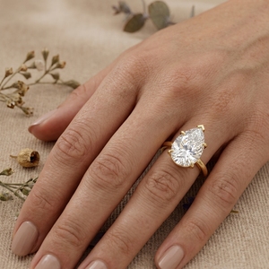 Bague solitaire en or 14 carats avec diamant taille poire, bague de fiançailles minimaliste, bague de mariage avec diamant de laboratoire pour femme - Product Image 1