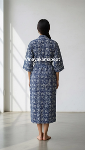 ชุดกิโมโนผ้าฝ้ายพิมพ์ลายฟล็อกสีน้ำเงินอินดิโกพรีเมียม แขนยาว สำหรับผู้หญิง ใส่สบายในฤดูร้อน เป็นมิตรกับสิ่งแวดล้อม ความยาวเต็มตัว - Product Image 5