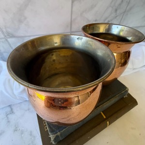 Mug en cuivre simple avec poignée, idéal pour le thé, le café, l'eau et l'utilisation quotidienne en cuisine. Vaisselle en cuivre saine, provenant d'Inde. - Product Image 3