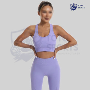 Ensemble de yoga et fitness respirant pour femmes, tendance, confortable, en tissu doux et mince, idéal pour la course à pied et le fitness des adultes. - Product Image 4
