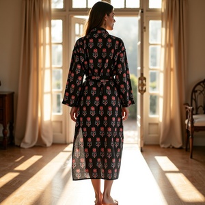 Robe kimono à motif complexe et au travail manuel pour femmes de grande taille fabriquée en Inde par des artisans qualifiés - Product Image 3