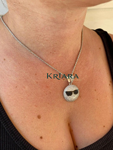 Colgante de Moissanita con Emoji, Chapado en Plata 925, Diseño de Cara Redonda con Corte Brillante, Temática Hip Hop, Joyería Unisex para Uso Diario - Product Image 3