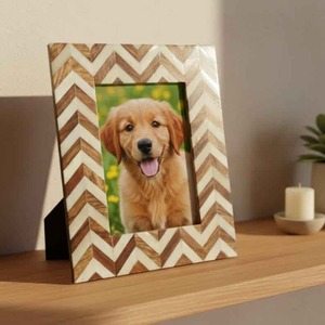 Cadre photo décoratif en résine et bois de qualité supérieure avec incrustation de motifs, idéal pour la décoration intérieure, les souvenirs de mariage et les cadeaux – En vente - Product Image 3