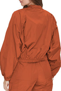 Nuevo Conjunto Deportivo Corto de Verano para Mujer, Chaqueta Cortavientos de Manga Raglán y Pantalones, Diseño de Color de Moda, Precio Económico de Fábrica - Product Image 2