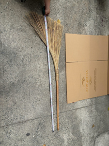 Escoba de palos de coco natural hecha a mano con mango de madera de acacia para limpieza de establos Vietchoice 2026 - Product Image 6