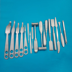 Jeu d'outils orthopédiques : jauge de profondeur osseuse, curette, burin, râpe, élévateur, marteau - Product Image 1