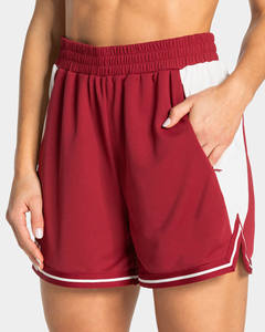 Shorts de Fútbol para Mujer al Por Mayor, OEM, con Estampado Personalizado, Diseño Cranberry Oversized, Rayas en Contraste, Ligeros y Transpirables - Product Image 5