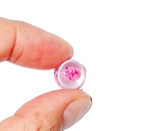 Flor de Gypsophila, Espécimen Real en Cabujón de Plástico Redondo de 13x13 mm, Base Plana Transparente para Manualidades y Joyería - Product Image 3