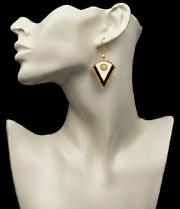 Boucles d'oreilles pendantes géométriques en laiton émaillé faites à la main, motif tranches de pizza, tendance, pour femmes, monochromes noir et blanc, triangulaires - Product Image 2