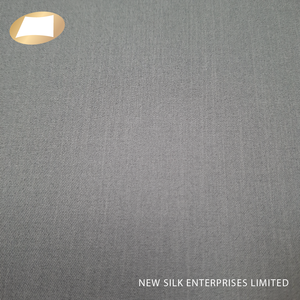 Tissu sergé tissé en 96 % polyester et 4 % élasthanne, avec une belle poignée, très demandé pour les chemises - Product Image 2