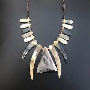 Impresionante collar de cuerno de lujo para mujer, accesorios para damas, nuevo - Product Image 1