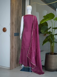 Robes de mariée et ensembles de salwar kameez pour femmes, dernières créations, pour les occasions spéciales, disponibles à prix abordable en provenance d'Inde. - Product Image 5