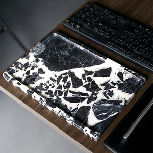 Bandeja Grande de Mármol Ónix Blanco y Negro Hecha a Mano con Diseño de Logotipo Personalizado, Piedra Antigua Irregular de Lujo para Cocina y Sala de Estar - Product Image 4