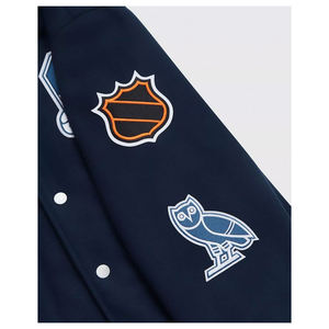 Veste varsity bleue pour homme, entièrement boutonnée, personnalisable, streetwear haut de gamme, style hockey, édition limitée, veste bomber varsity - Product Image 4