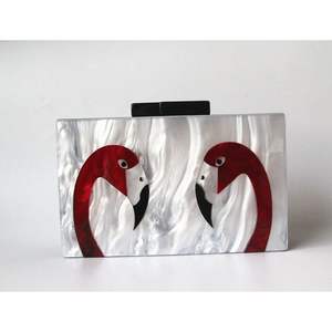 กระเป๋าคลัทช์งานฝีมือสำหรับงานปาร์ตี้  ทำจากเรซิ่น  ประดับคริสตัล  ออกแบบโดยดีไซเนอร์  ของตกแต่งแฟชั่นสำหรับผู้หญิง - Product Image 3