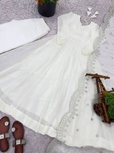 Traje Anarkali de seda Fandy de diseñador, 4.5m, con bordado de lentejuelas, completamente cosido, listo para usar, conjunto de vestido y pantalón. - Product Image 6