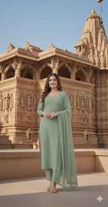 Ensemble Salwar Kameez traditionnel indien en rayonne avec broderies, pour les mariages et les fêtes, à prix abordable. - Product Image 3