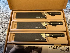 ชุดมีดเหล็กดามัสกัสญี่ปุ่น 3 ชิ้น (ประกอบด้วยมีดกิวโตะ, มีดนากิริ และมีดซันโตะกุ) |   เหล็กดามัสกัส 66 ชั้น พร้อมแกนกลาง VG-10 - Product Image 3